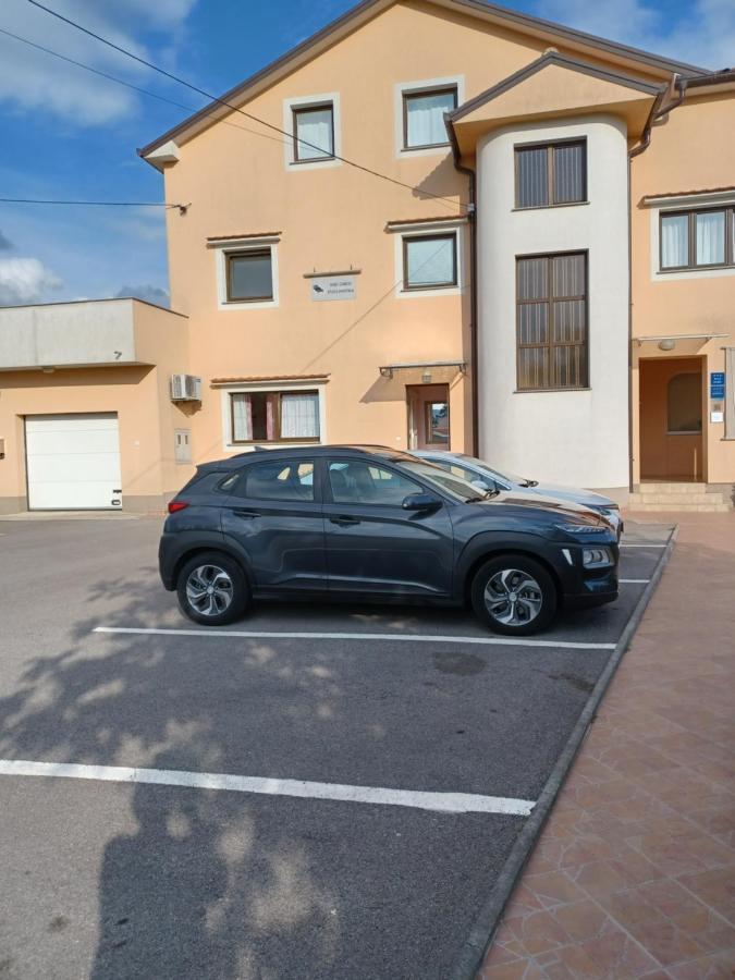 Apartman Alen Podhum Exteriör bild